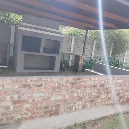 Ditsaleng Bed And Breakfast Vanderbijlpark Luaran gambar