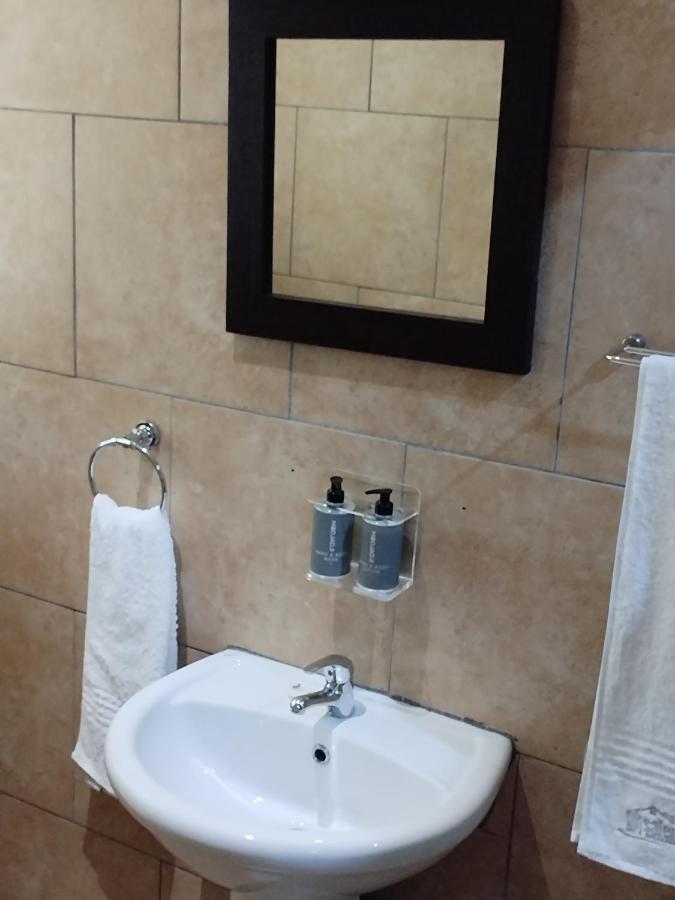 Ditsaleng Bed And Breakfast Vanderbijlpark Luaran gambar